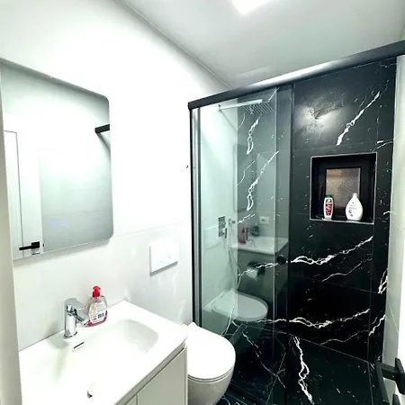Glar 1 Bedroom 21 Dhjetori דירה *